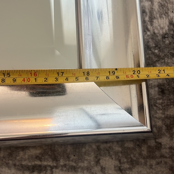 Mirror 26.5” x 20.5” - Picture 4 of 8